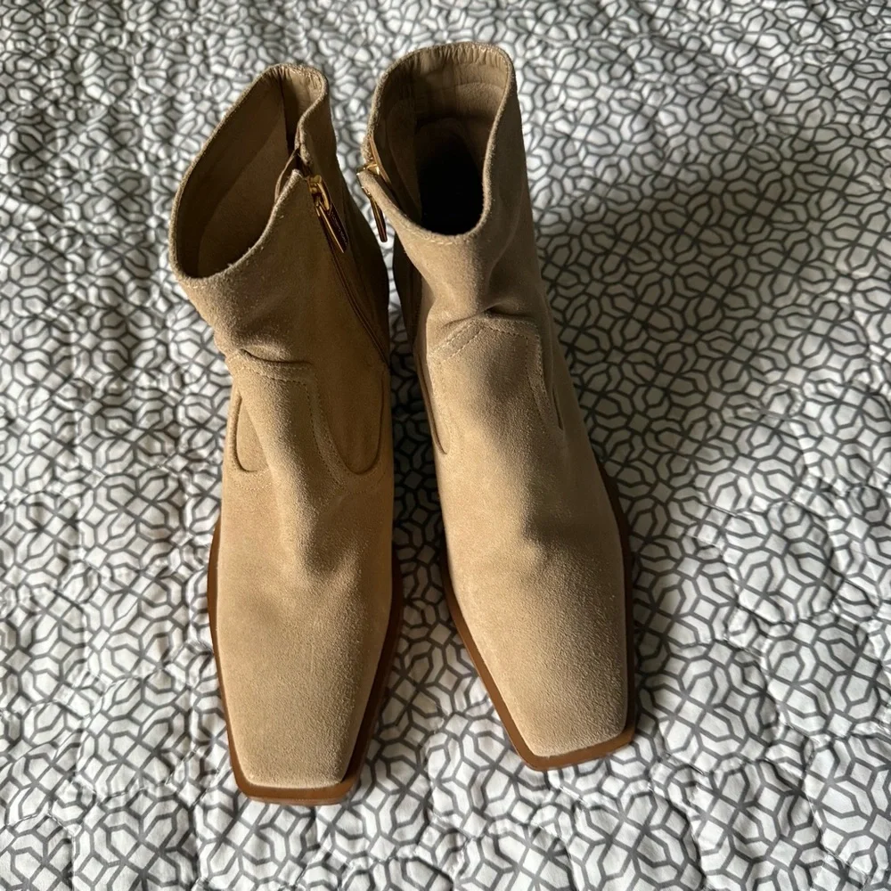 Vince Camuto Amtindo Tan Ankle Boots Worn Once Sueded Leather Side Zip Sz 6.5